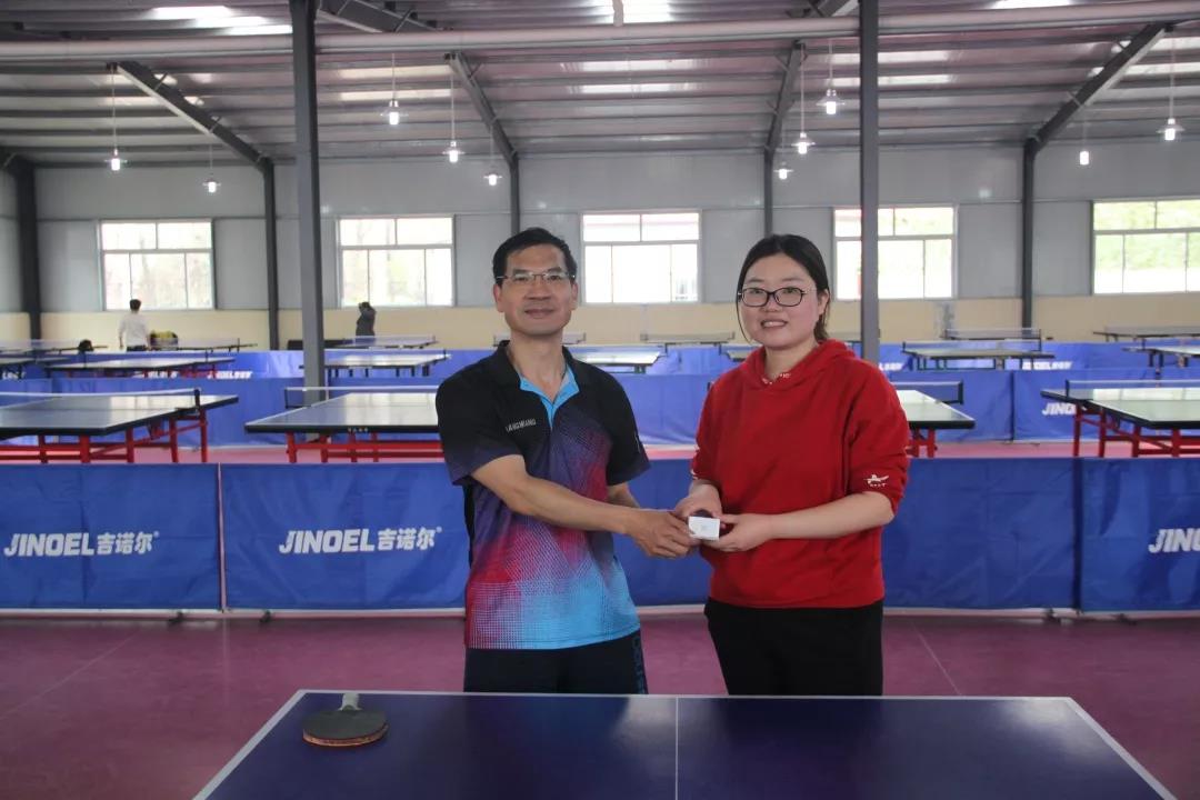 1562117509157609.jpg 女单亚军.jpg